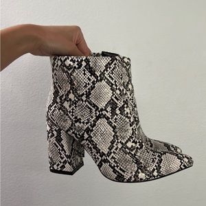 PRINCESS POLLY ALLOY BLACK/WHITE BOOTS